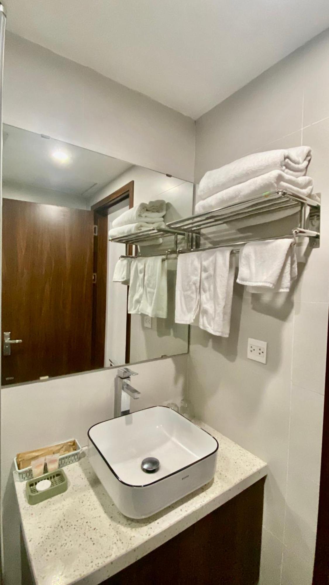 Wins Apartment Ханой Екстериор снимка